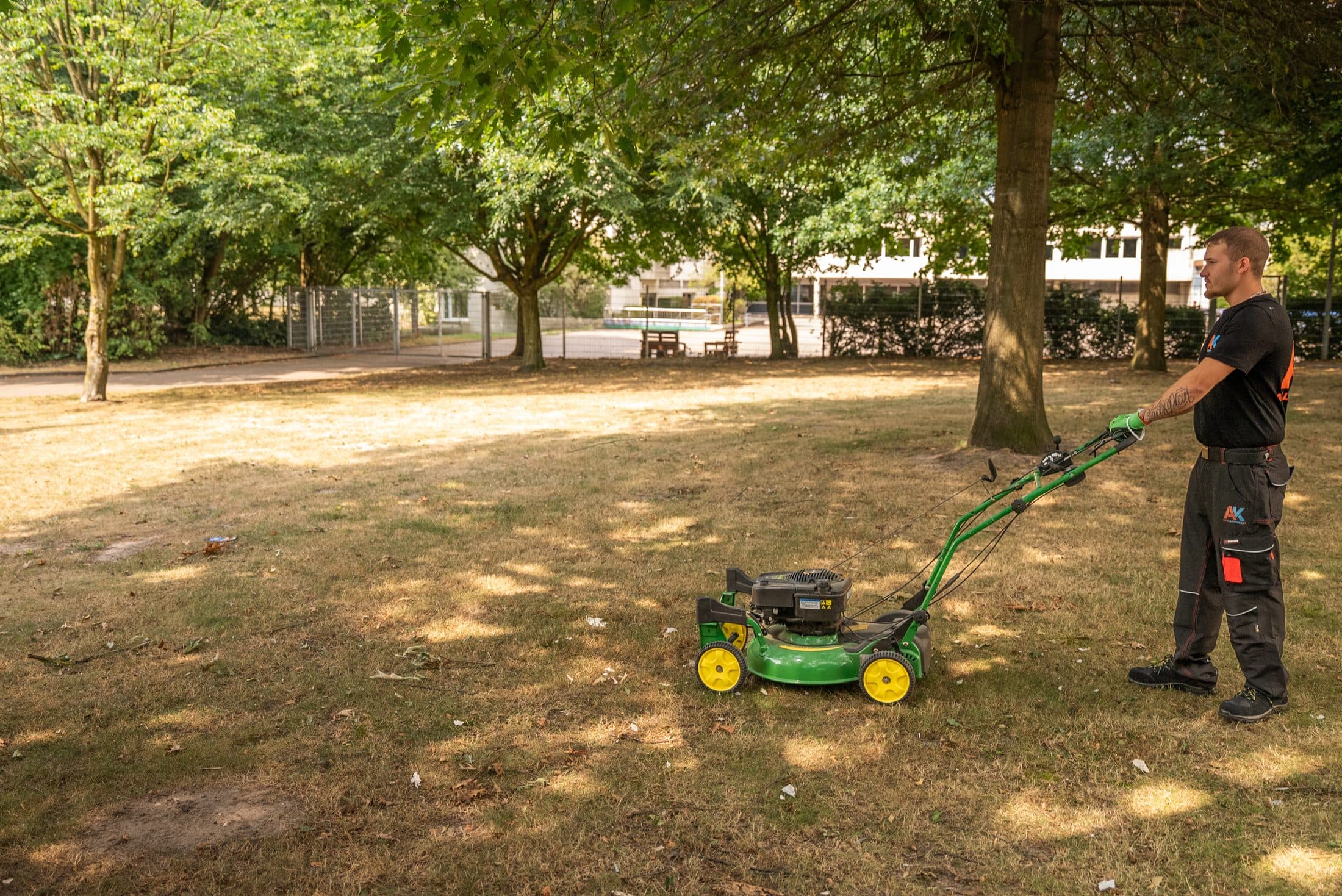 Rasen mähen – typischer Einsatz (Symbolbild)